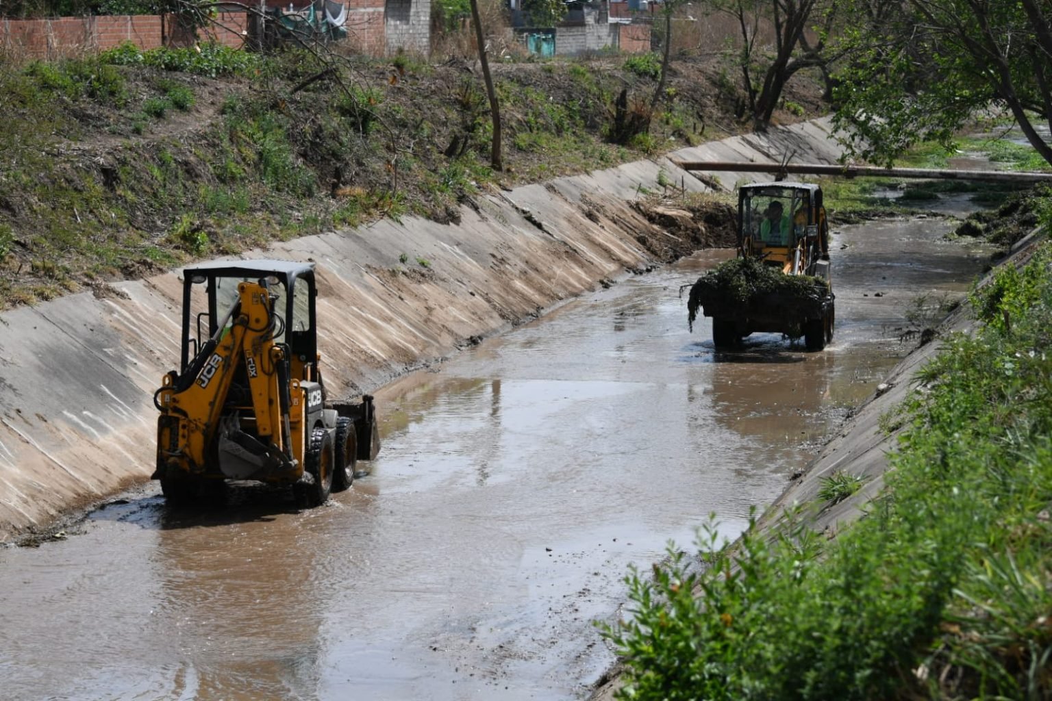 Continúan con la limpieza de canales previo a la época de lluvias ...